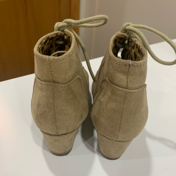 Shoes - Picture 3 of 5